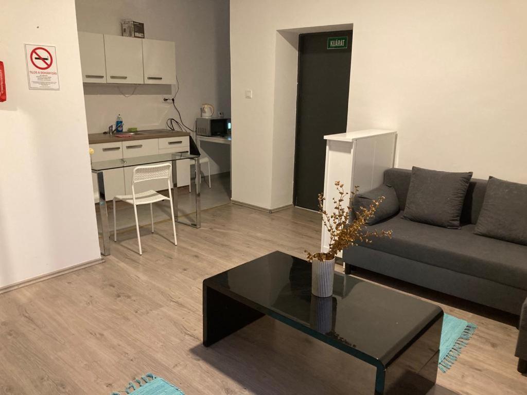 Downtown Modern 3 Bedrroom+ Living Room Apartment Wesselenyi 1.3 Szombathely Exterior foto